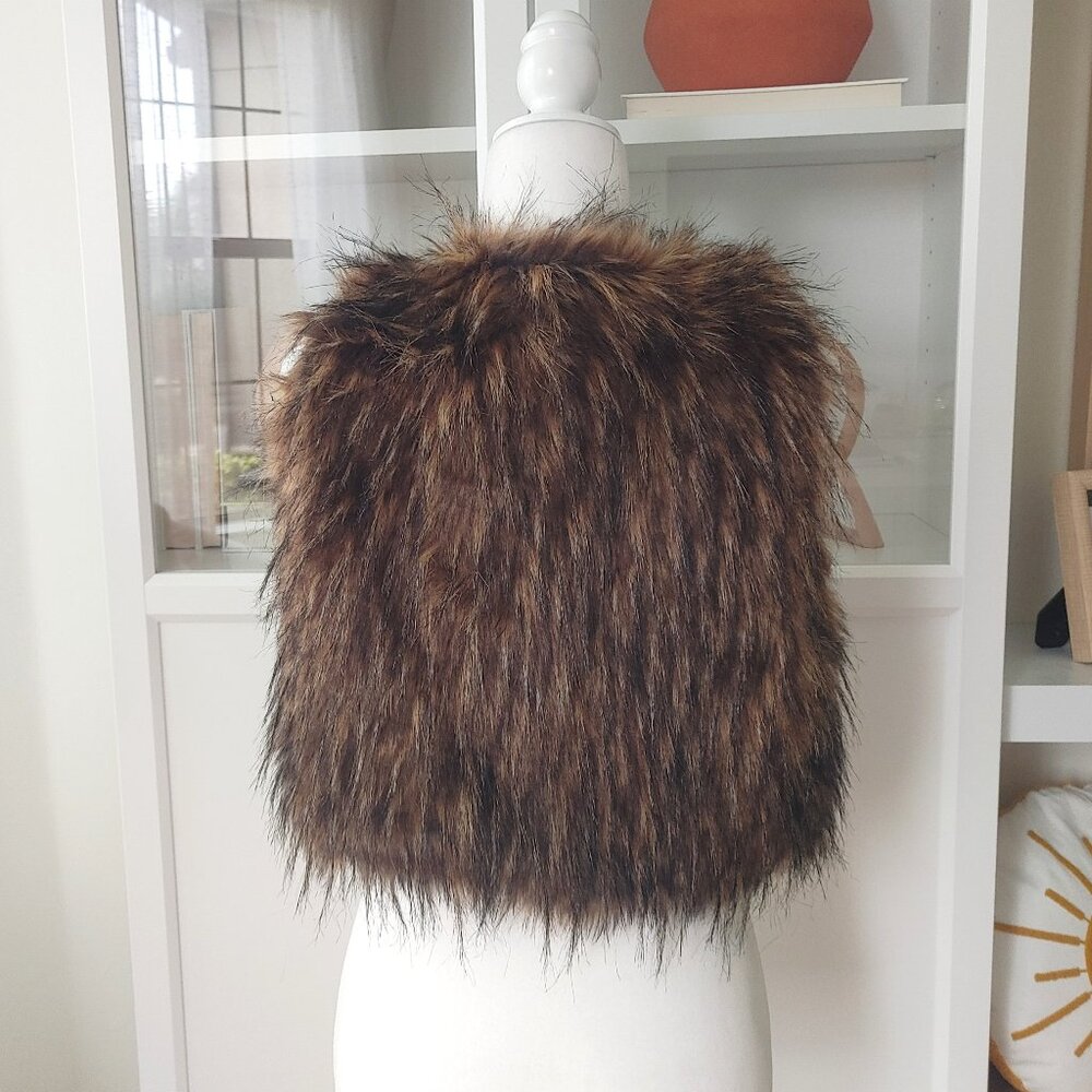 FOREVER21 Faux Fur Short Sleeveless Vest - Large - Picture 4 of 4
